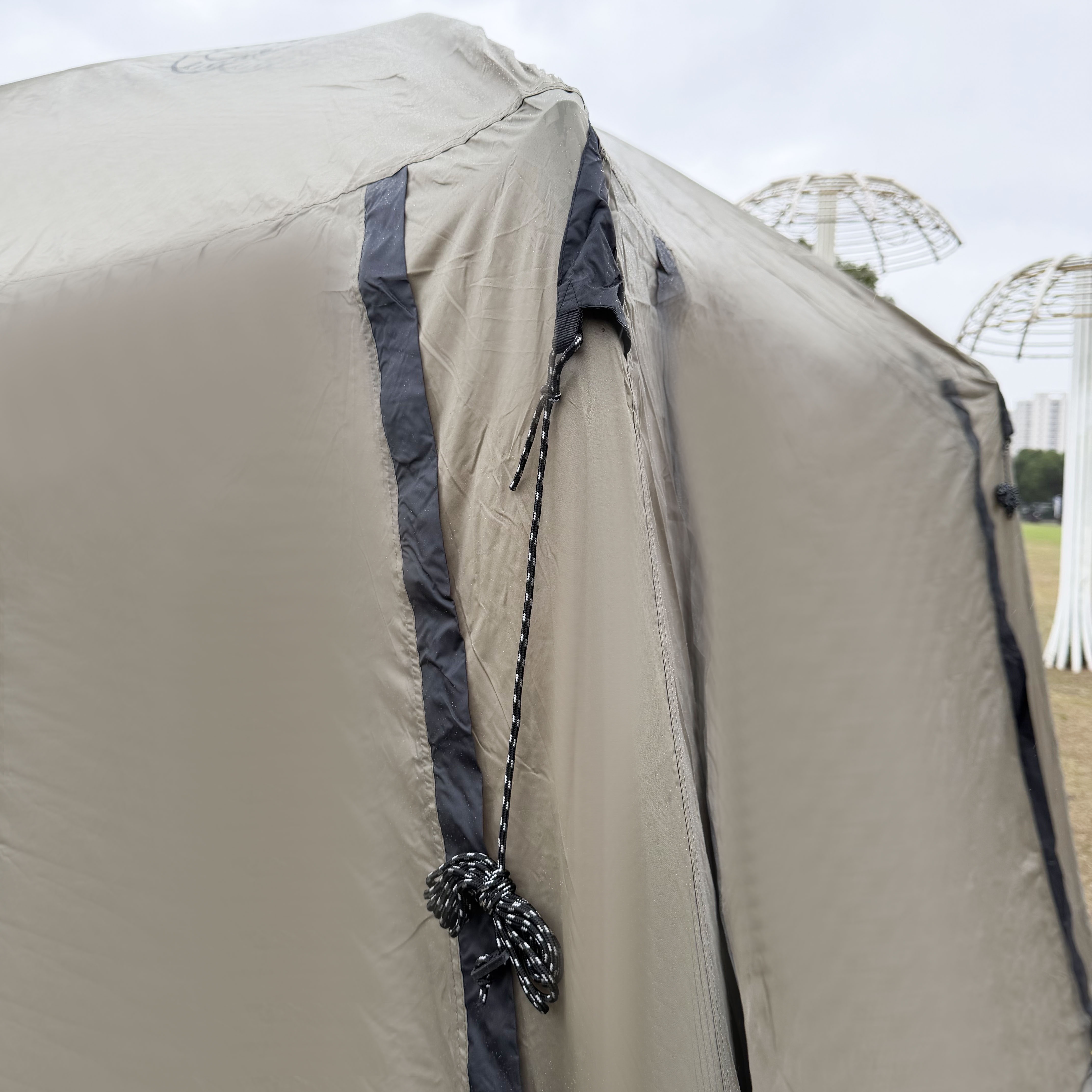 Outdoor Camping Double-Layer Tent That Connects To The Rear Of A Vehicle