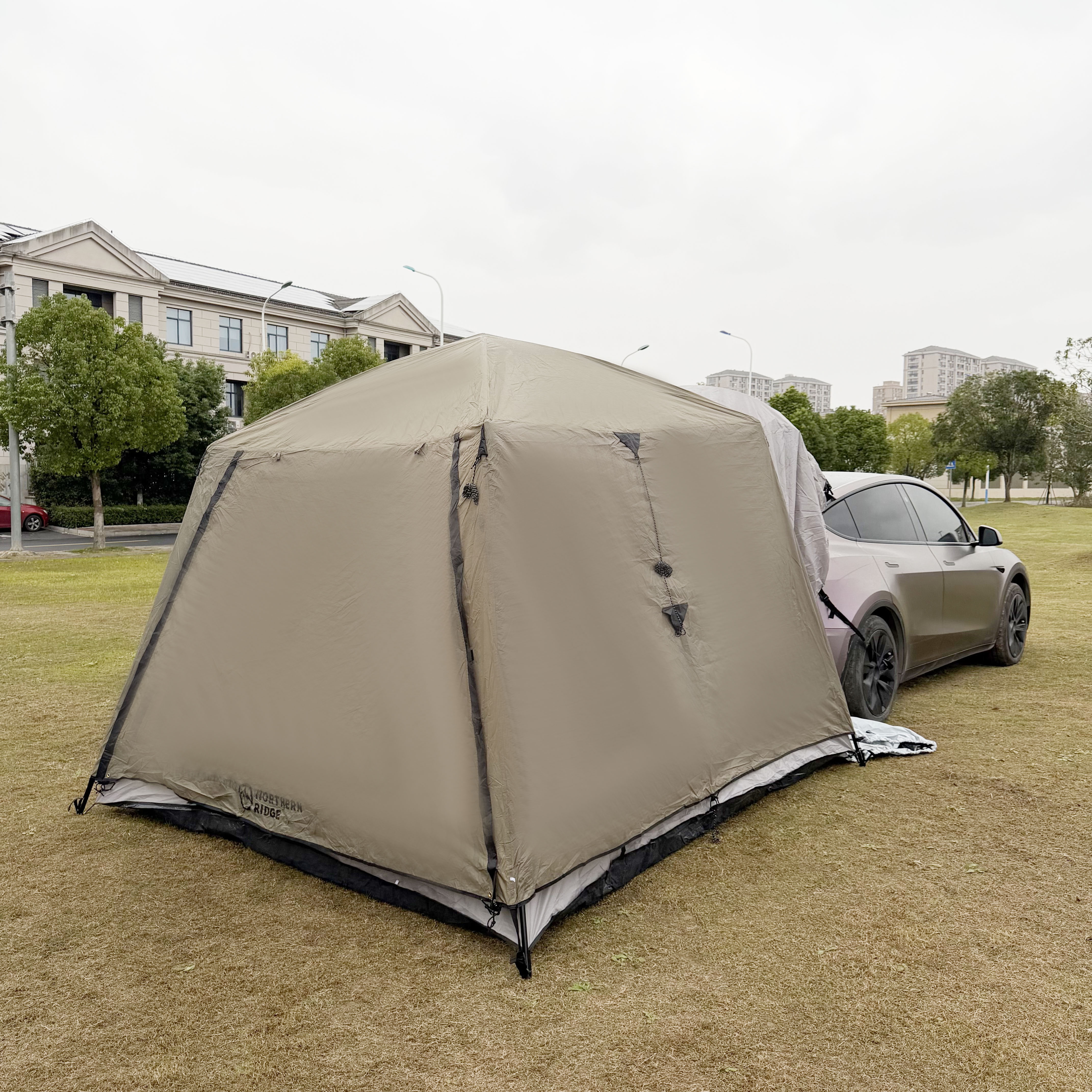 Outdoor Camping Double-Layer Tent That Connects To The Rear Of A Vehicle